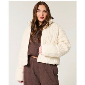 Hollister Women's Cream Puffer Jacket